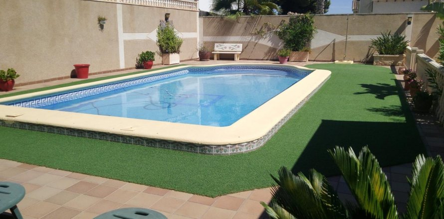 Villa Torrevieja, Alicante, Spain 3 bedrooms, 180 sq.m. No. 84889