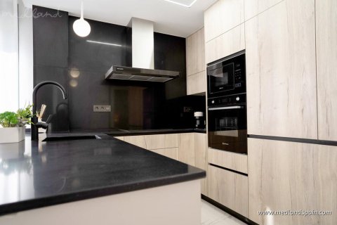 Huoneisto myytävänä Pilar de la Horadada, Alicante, Espanja, 3 makuuhuonetta, 83 m2 No. 108831 - kuva 4