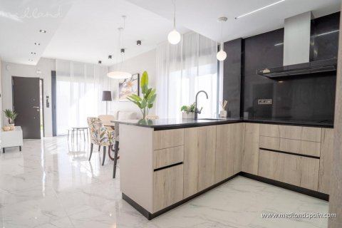 Huoneisto myytävänä Pilar de la Horadada, Alicante, Espanja, 3 makuuhuonetta, 83 m2 No. 108831 - kuva 5