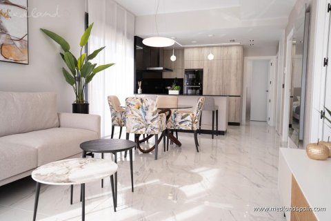 Huoneisto myytävänä Pilar de la Horadada, Alicante, Espanja, 3 makuuhuonetta, 83 m2 No. 108831 - kuva 2