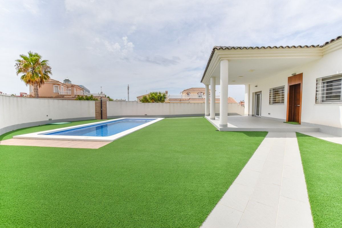 Hus i Santa Pola, Alicante, Spanien 4 sovrum, 365 kvm. Nr. 95649