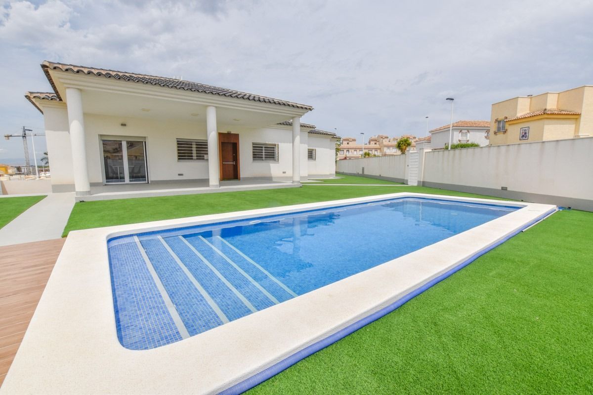 Hus i Santa Pola, Alicante, Spanien 4 sovrum, 365 kvm. Nr. 95649