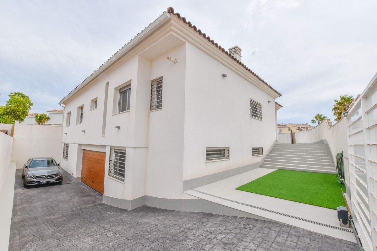 Hus i Santa Pola, Alicante, Spanien 4 sovrum, 365 kvm. Nr. 95649