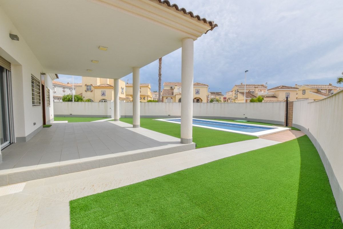 Hus i Santa Pola, Alicante, Spanien 4 sovrum, 365 kvm. Nr. 95649