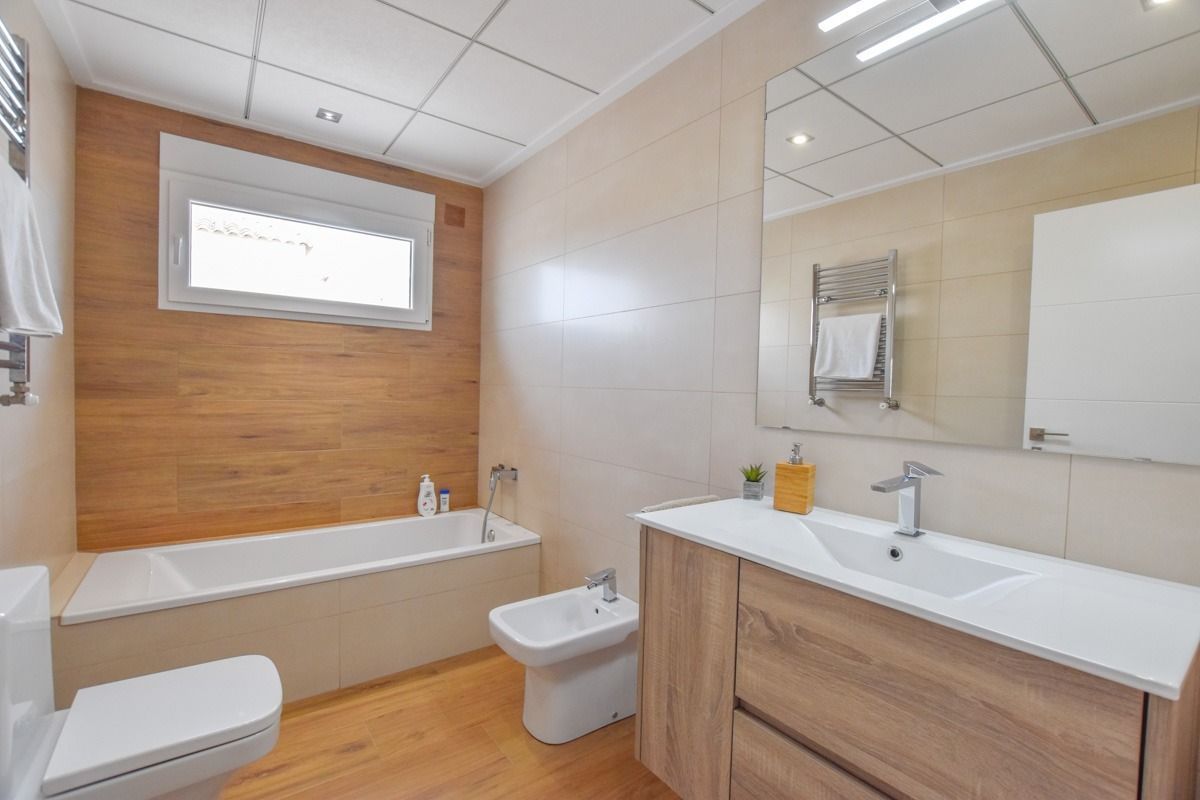 Hus i Santa Pola, Alicante, Spanien 4 sovrum, 365 kvm. Nr. 95649