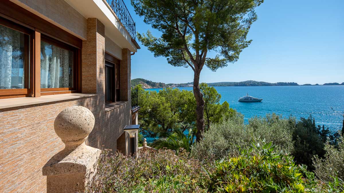 Villa en Cala Fornells, Mallorca, España 6 dormitorios, 522 m2 No. 84042