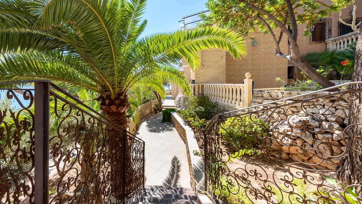 Villa en Cala Fornells, Mallorca, España 6 dormitorios, 522 m2 No. 84042