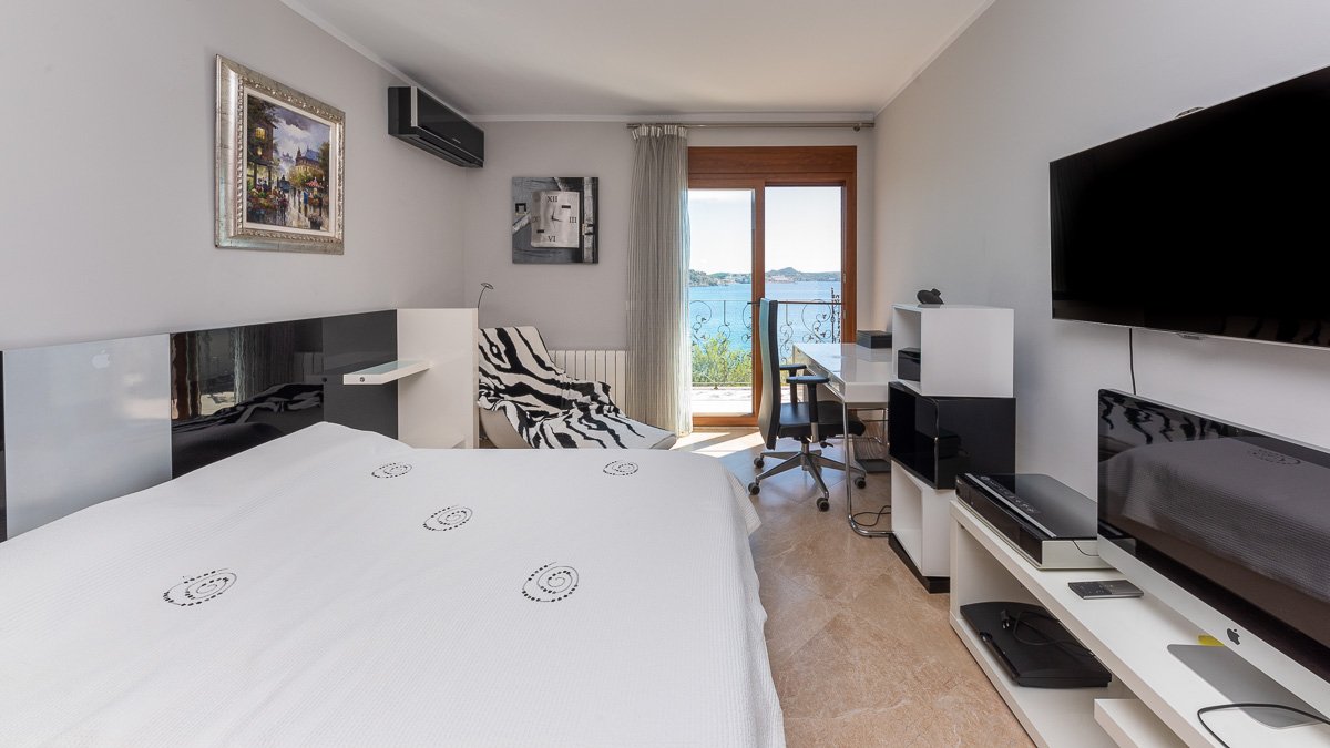 Villa en Cala Fornells, Mallorca, España 6 dormitorios, 522 m2 No. 84042