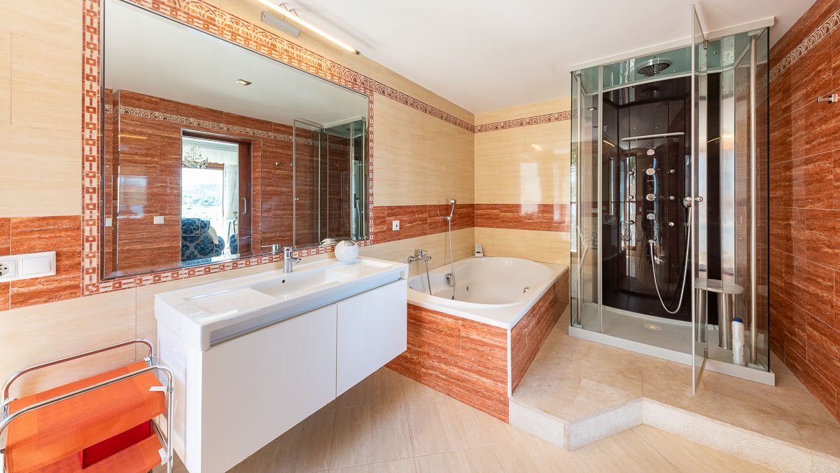 Villa en Cala Fornells, Mallorca, España 6 dormitorios, 522 m2 No. 84042