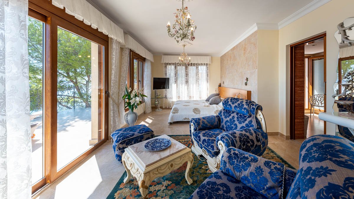 Villa en Cala Fornells, Mallorca, España 6 dormitorios, 522 m2 No. 84042