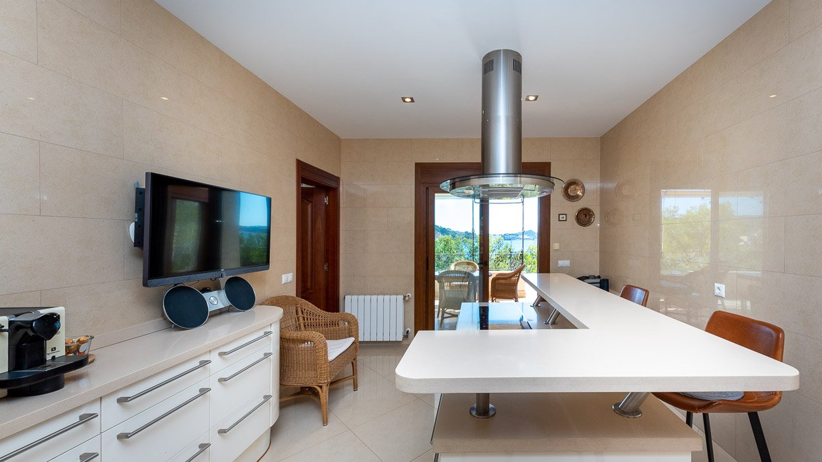Villa en Cala Fornells, Mallorca, España 6 dormitorios, 522 m2 No. 84042