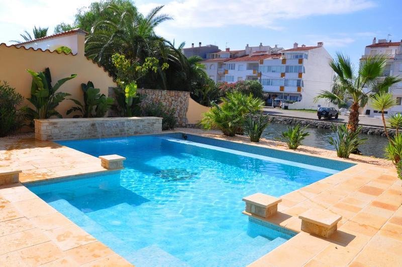 Hus i Empuriabrava, Girona, Spanien 7 sovrum, 546 kvm. Nr. 22841