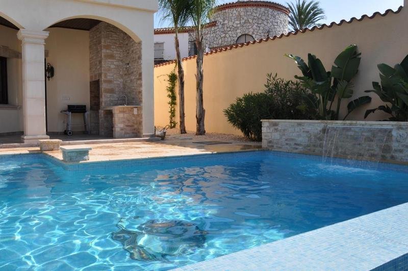 Hus i Empuriabrava, Girona, Spanien 7 sovrum, 546 kvm. Nr. 22841