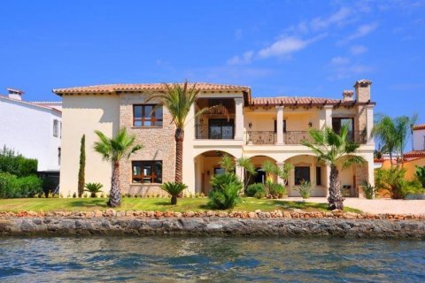 House for sale Empuriabrava, Girona, Spain 7 bedrooms, 546 sq.m. No. 22841 - photo 1