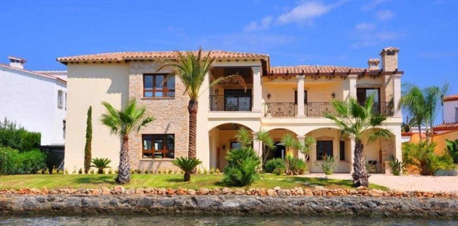 House Empuriabrava, Girona, Spain 7 bedrooms, 546 sq.m. No. 22841