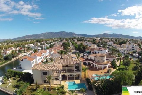 House for sale Empuriabrava, Girona, Spain 7 bedrooms, 546 sq.m. No. 22841 - photo 2