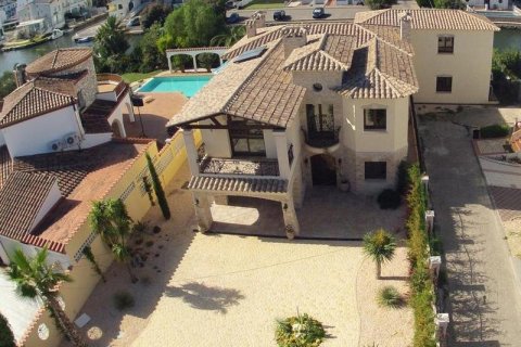 House for sale Empuriabrava, Girona, Spain 7 bedrooms, 546 sq.m. No. 22841 - photo 3