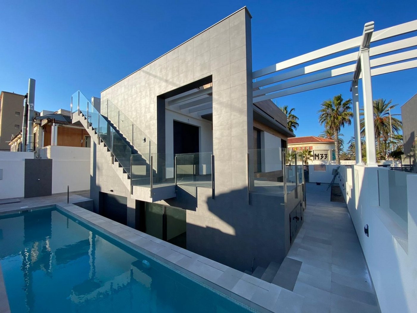 Villa en Torrevieja, Alicante, España 4 dormitorios, 310 m2 No. 111486