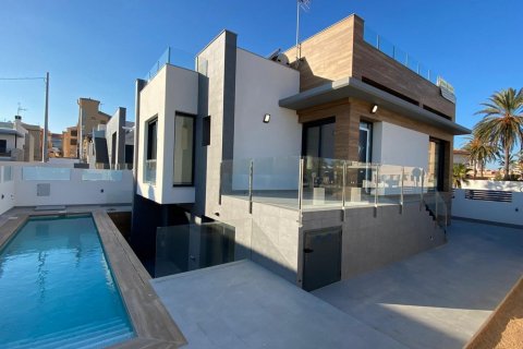 Villa à vendre Torrevieja, Alicante, Espagne, 4 chambres, 310 m2 No. 111486 - photo 1