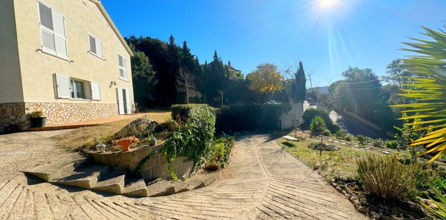 House Lloret de Mar, Girona, Spain 3 bedrooms, 164 sq.m. No. 93252