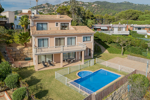 House for sale Lloret de Mar, Girona, Spain 6 bedrooms, 440 sq.m. No. 56914 - photo 1
