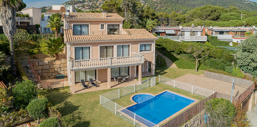 House Lloret de Mar, Girona, Spain 6 bedrooms, 440 sq.m. No. 56914