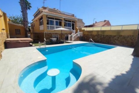 Villa till salu Torrevieja, Alicante, Spanien 6 sovrum, 350 kvm. Nr. 115372 - foto 1