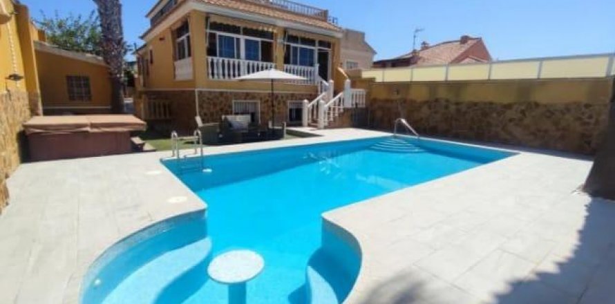 Villa Torrevieja, Alicante, Spanien 6 sovrum, 350 kvm. Nr. 115372