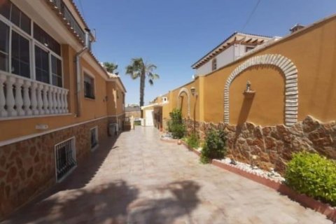 Villa till salu Torrevieja, Alicante, Spanien 6 sovrum, 350 kvm. Nr. 115372 - foto 16