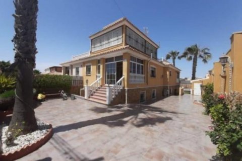 Villa till salu Torrevieja, Alicante, Spanien 6 sovrum, 350 kvm. Nr. 115372 - foto 15