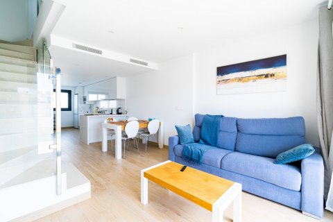 Penthouse for rent Finestrat, Alicante, Spain 2 bedrooms, 132 sq.m. No. 109002 - photo 1
