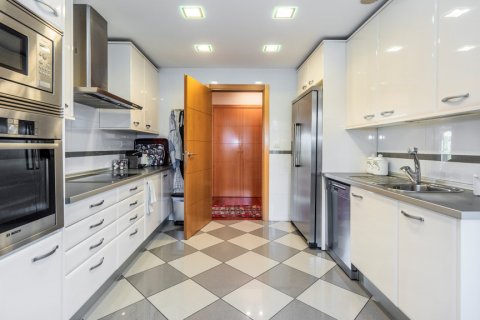 Appartamento in vendita Madrid, Spagna 4 camere da letto, 186 mq. N° 117490 - foto 30