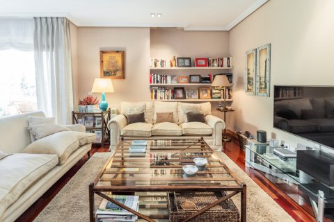 Appartamento in vendita Madrid, Spagna 4 camere da letto, 186 mq. N° 117490 - foto 23