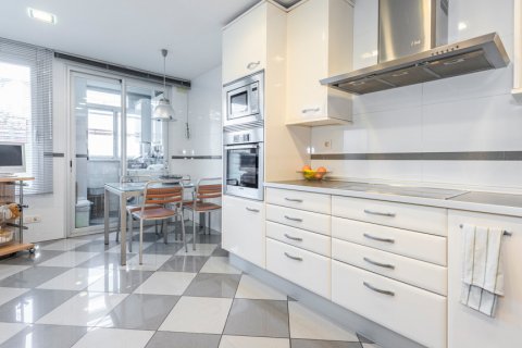 Appartamento in vendita Madrid, Spagna 4 camere da letto, 186 mq. N° 117490 - foto 29