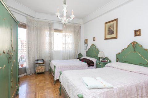Apartment for sale Madrid, Spain 5 bedrooms, 204 sq.m. No. 117491 - photo 14