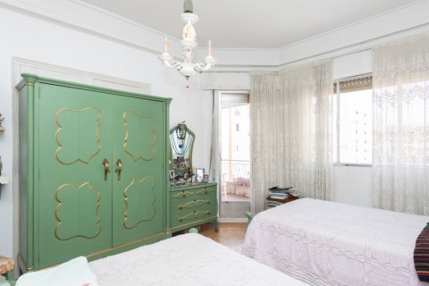Apartment for sale Madrid, Spain 5 bedrooms, 204 sq.m. No. 117491 - photo 15