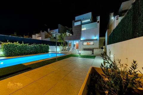 Продажа виллы в Гуардамар-дель-Сегура, Аликанте, Испания 3 спальни, 150м2 №118890 - фото 3