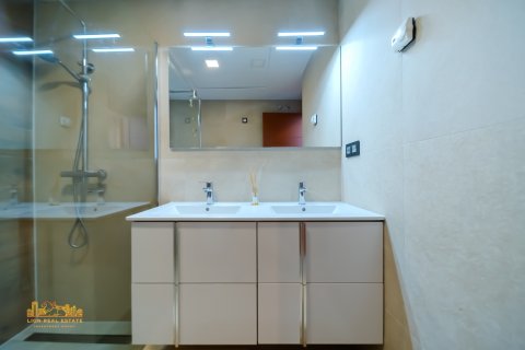 Продажа виллы в Гуардамар-дель-Сегура, Аликанте, Испания 3 спальни, 150м2 №118890 - фото 15
