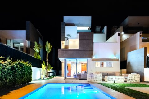 Продажа виллы в Гуардамар-дель-Сегура, Аликанте, Испания 3 спальни, 150м2 №118890 - фото 4