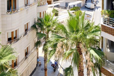 Apartamento en venta Torrevieja, Alicante, España 4 dormitorios, 185 m2 No. 118883 - foto 9