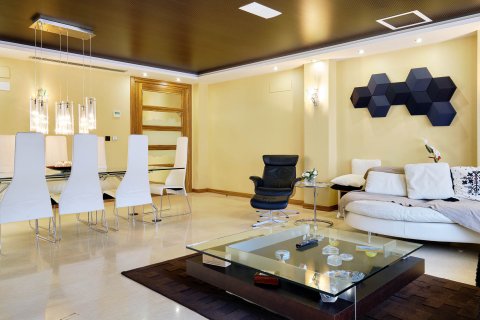 Apartamento en venta Torrevieja, Alicante, España 4 dormitorios, 185 m2 No. 118883 - foto 5