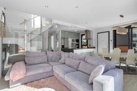 Villa for sale in Torrevieja, Alicante, Spain 5 bedrooms, No. 114958 - photo 12