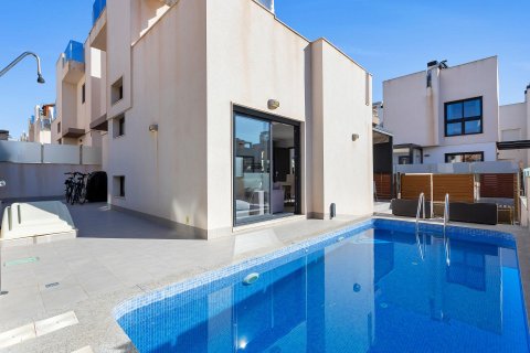 Villa for sale in Torrevieja, Alicante, Spain 5 bedrooms, No. 114958 - photo 4