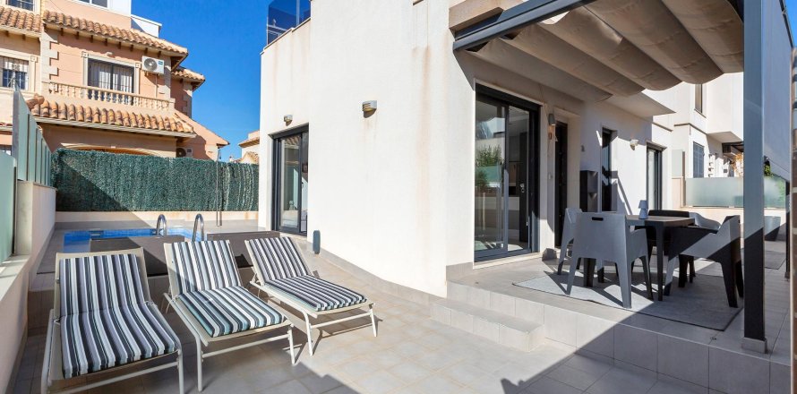 Villa in Torrevieja, Alicante, Spain 5 bedrooms, No. 114958