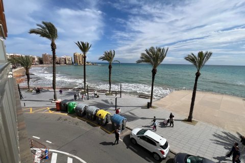 Apartment à Torrevieja, Alicante, Espagne 4 chambres, 140 m2 No. 84774