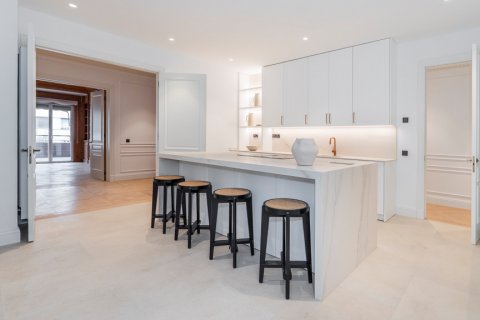 Apartment for sale Madrid, Spain 4 bedrooms, 462 sq.m. No. 107619 - photo 8