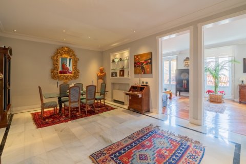 Продажа квартиры в Мадрид, Испания 2 спальни, 166м2 №117536 - фото 14