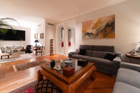 Продажа квартиры в Мадрид, Испания 2 спальни, 166м2 №117536 - фото 19