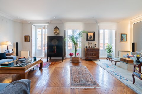 Продажа квартиры в Мадрид, Испания 2 спальни, 166м2 №117536 - фото 1