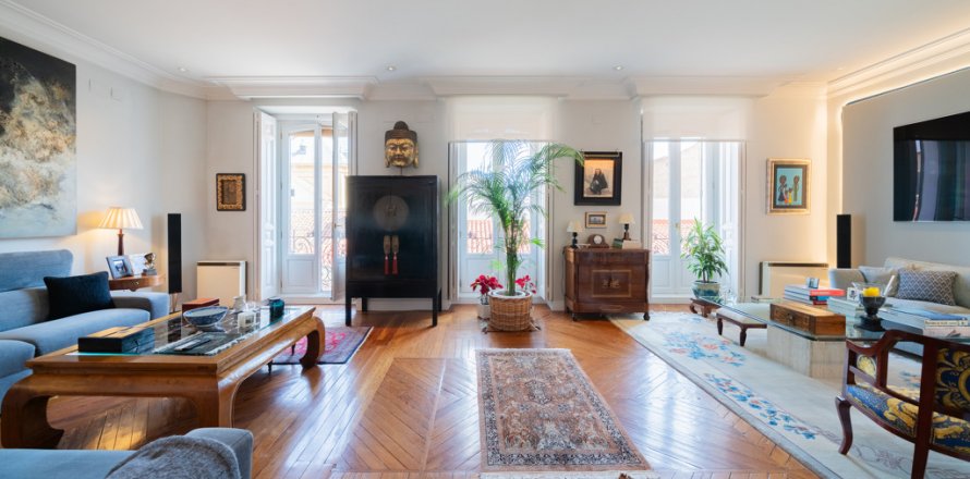 Квартира в Мадрид, Испания 2 спальни, 166м2 №117536